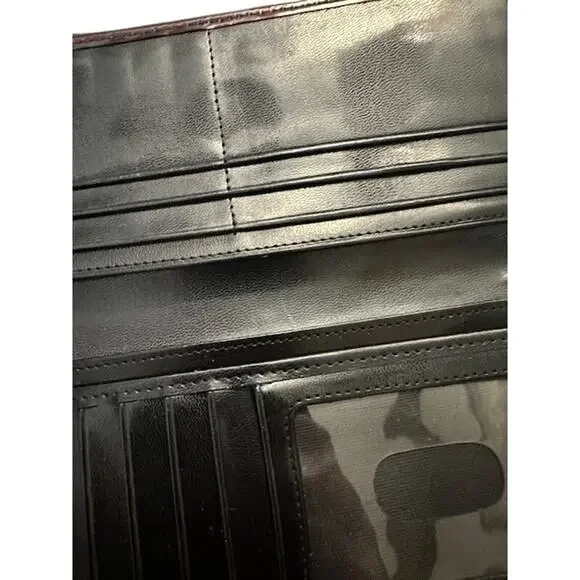 Beijo Shiny Purple Patent Leather Magnetic Fold Wallet Women’s - Picture 7 of 11